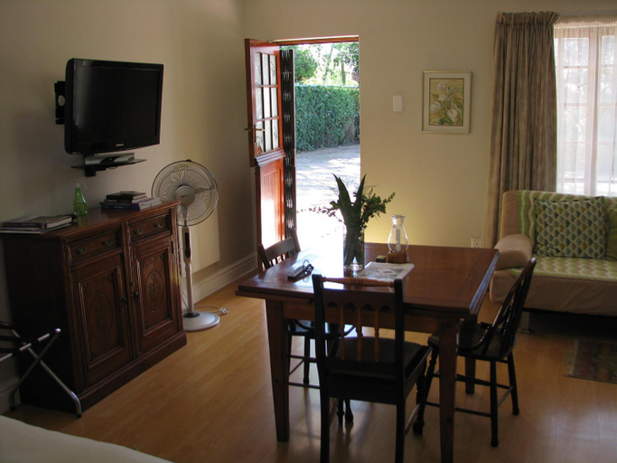 Others 4, Kaiser's B&B, Cacadu