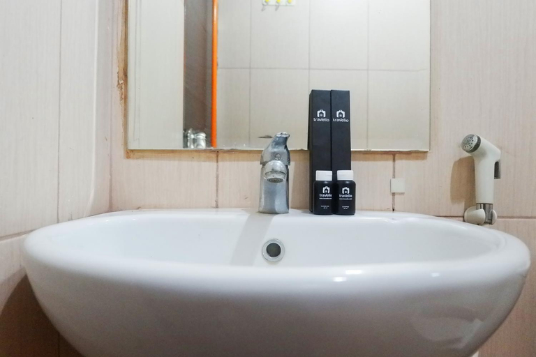 Bathroom 3, Best View 2BR Apartment at Tamansari Papilio By Travelio, Surabaya