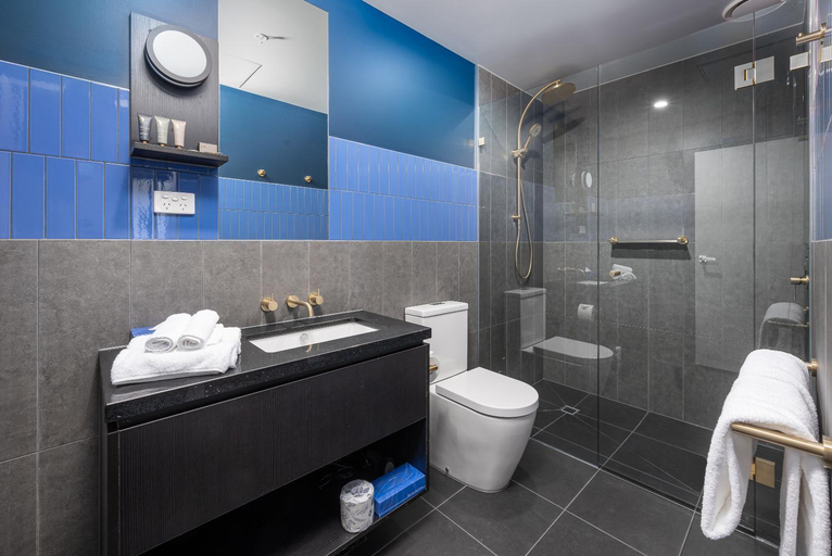 Bathroom 4, Oros Plus Hotel, Melbourne