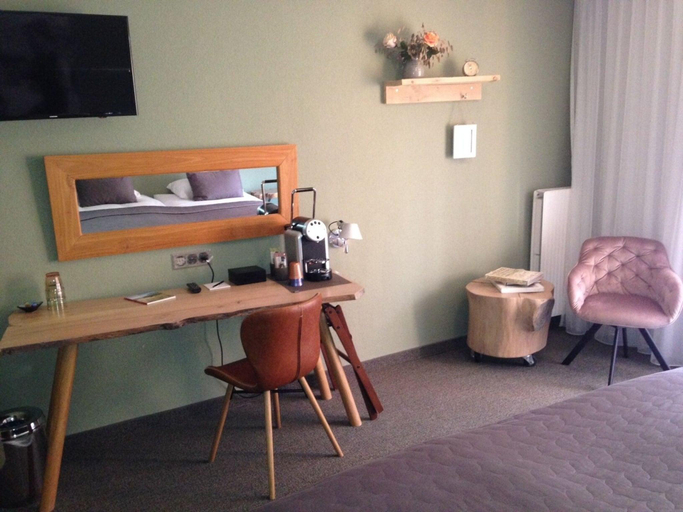 Bedroom 2, Boutique-Hôtel Chez Jan, Monthey