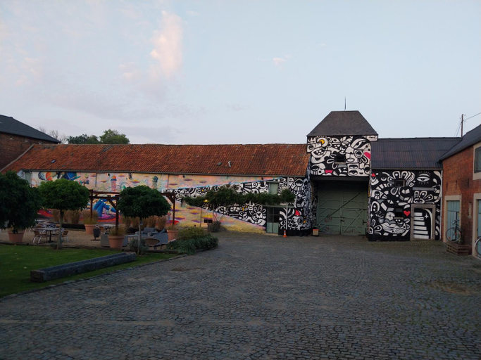 Others 4, B&B at Haras Petit-Hallet, Liège