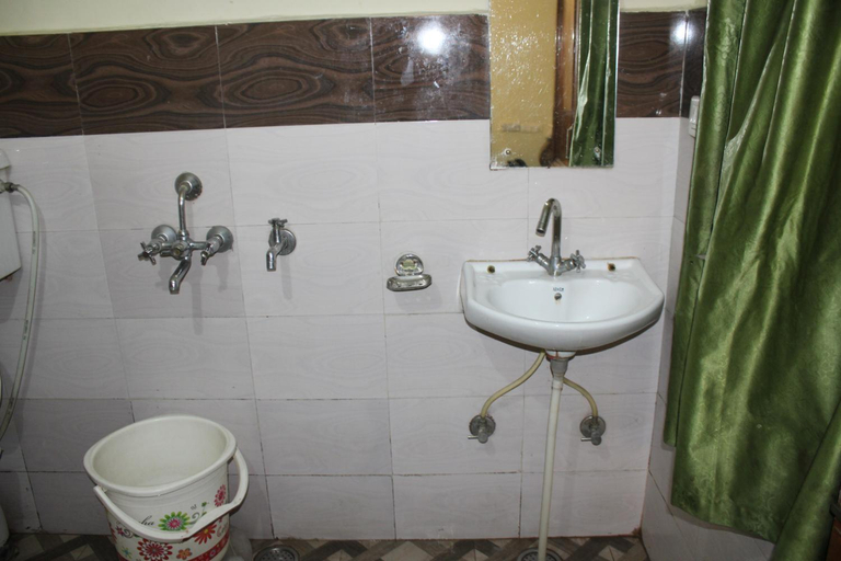 Bathroom 5, Hotel Diamond Leaf, Chandigarh