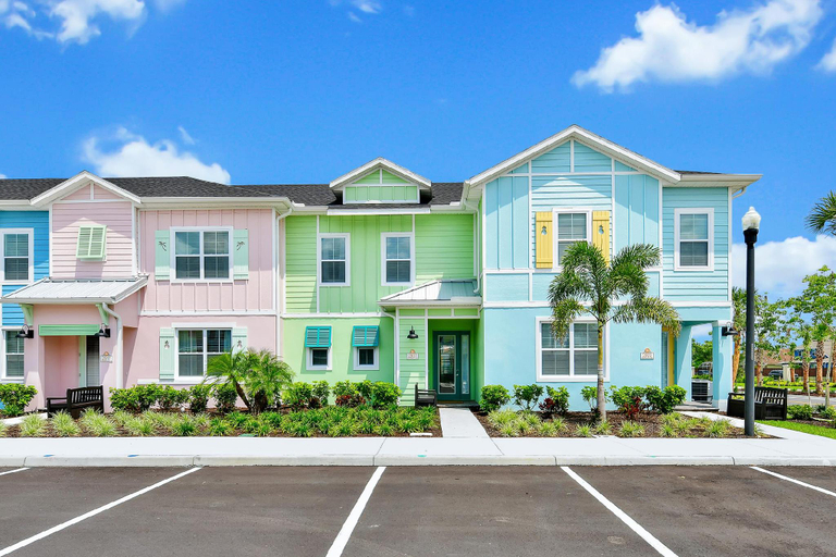 Exterior & Views