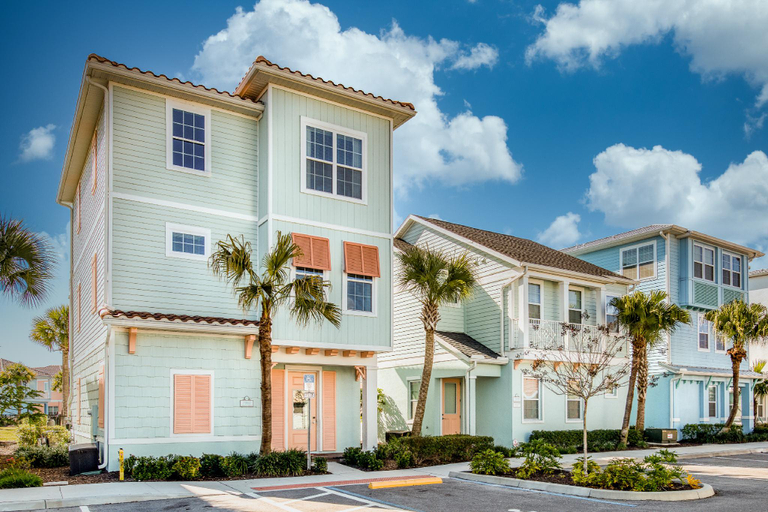 Exterior & Views