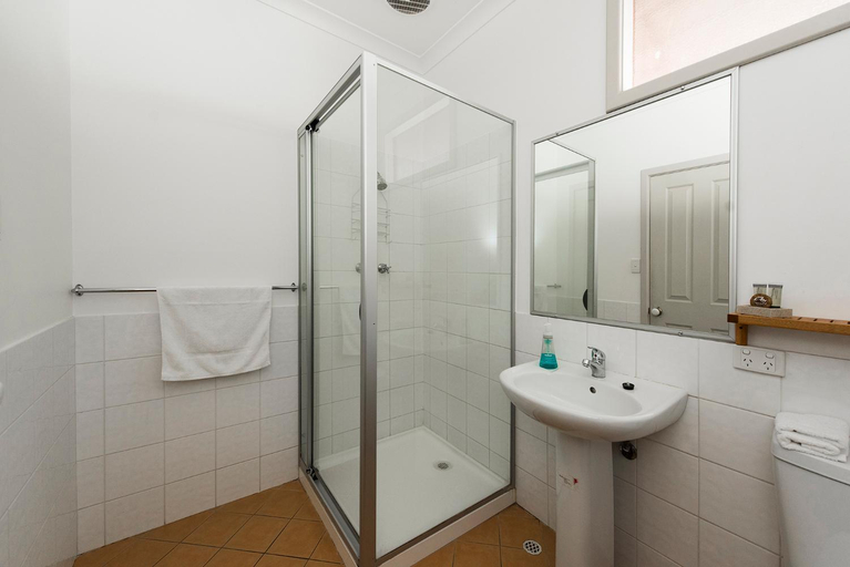 Bathroom 2, Guildford River Retreat, Swan