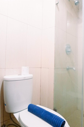 Bathroom 3, Compact Studio Apt Tamansari Papilio By Travelio, Surabaya