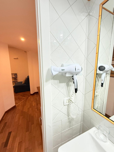 Bathroom 2, Mama Vesuvius Home, Napoli