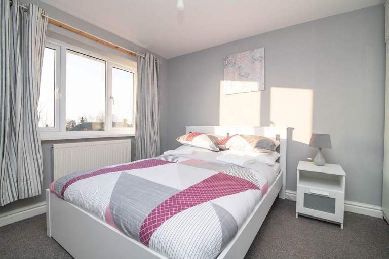 Others 5, Spacious two bed house with parking and garden, Dudley