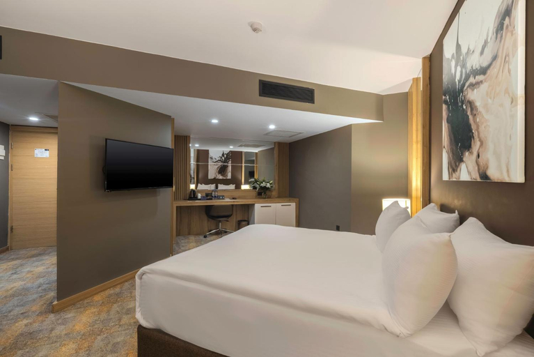 Bedroom 3, Grand Sapphire City Hotel