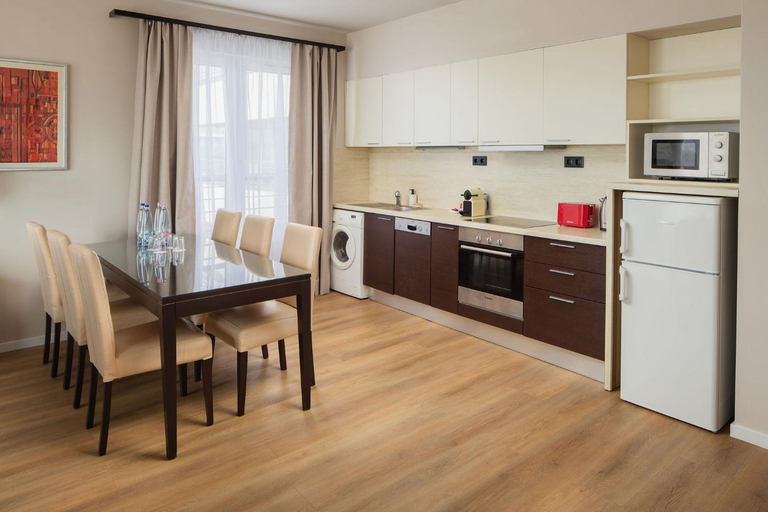Others 5, Escala Hotel and Suites, Budapesti