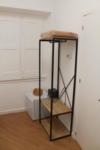 Others 3, Real Guest House, Almada
