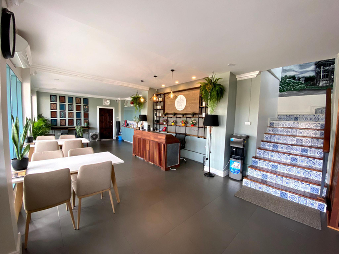 Others 5, Patuxay Place, Vientiane