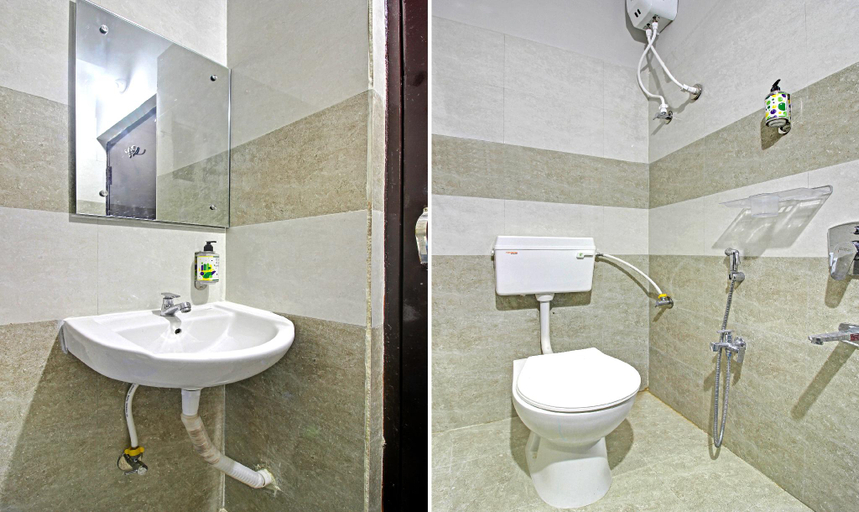 Bathroom, Itsy Hotels Sunrise Grand, Hitech City, Ranga Reddy
