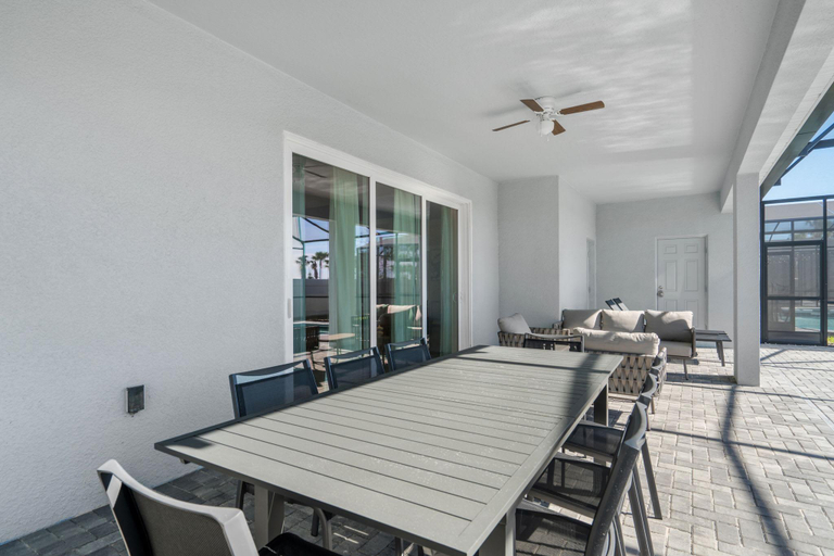 5, Ultimate 10 Bed Luxury Retreat With Epic Playroom, Lake