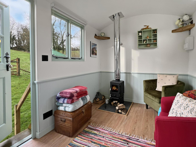 Facilities 4, Foxgloves Hut Brompton Regis, Somerset