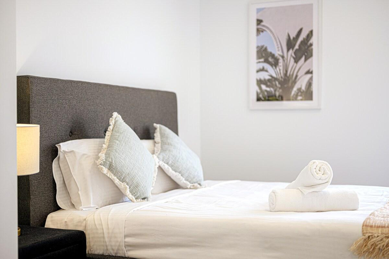 Others 5, Liverpool Brand new 2 Br Apt City View + Parking, Liverpool - East