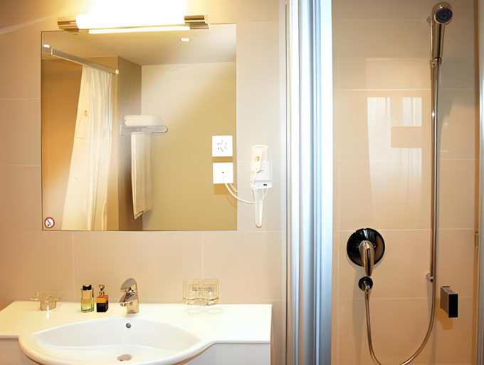 Bathroom 5, Hotel Hori INN, Bülach