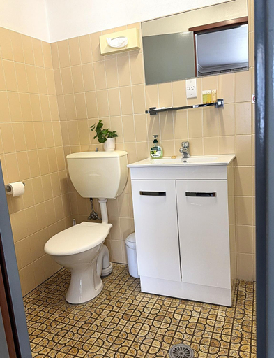 Bathroom 3, Cowra Crest Motel, Cowra