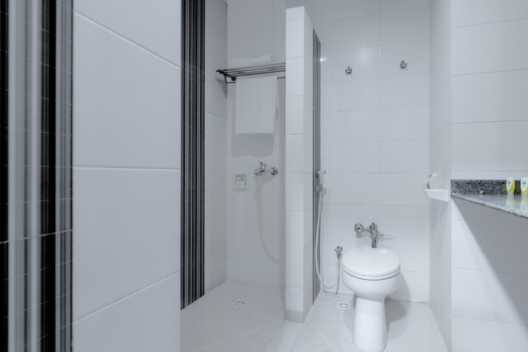 Bathroom, Hotel Utami Surabaya, Surabaya