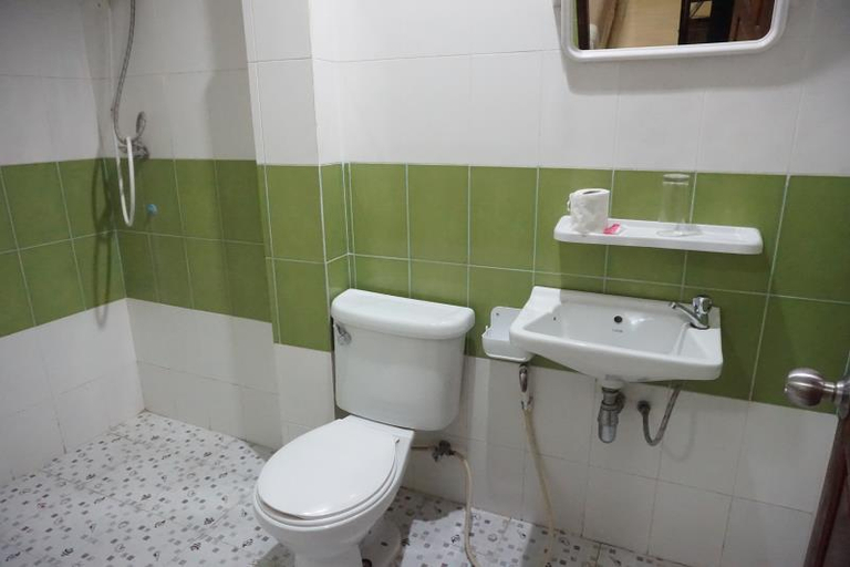 Bathroom 5, Mixok Guesthouse, Vientiane
