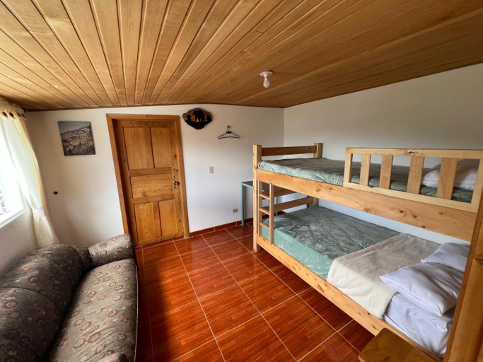 Others 5, Guicani Hostel, Guicán