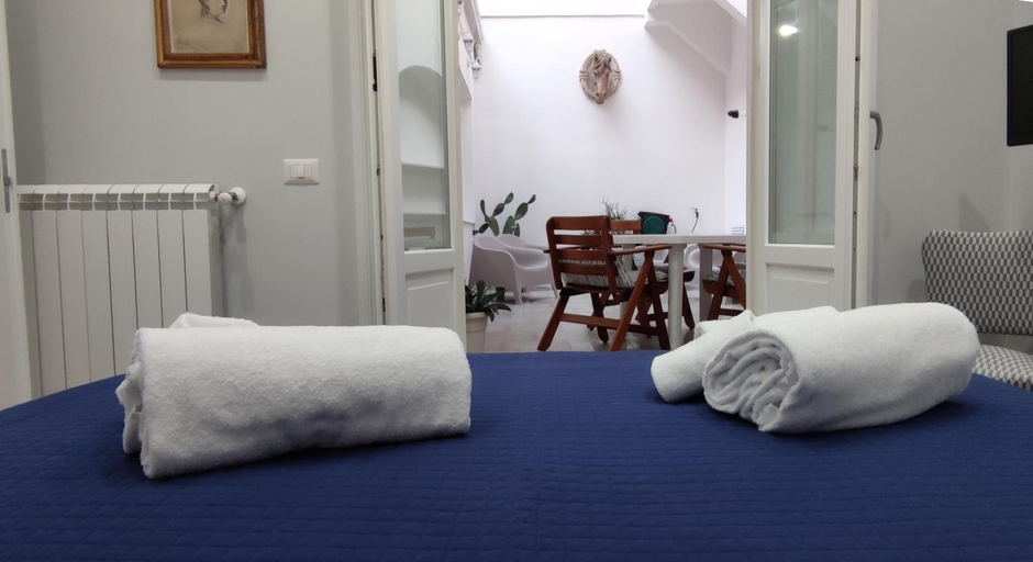 Bedroom 2, Palazzo Caratozzolo, Agrigento