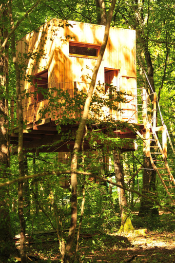 Others 4, Cabanes Espace Fouletot, Jura