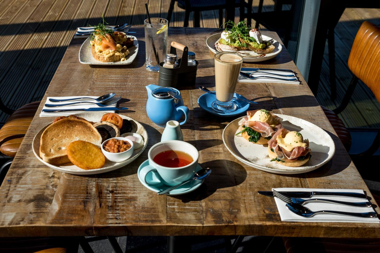 Food & Drinks 4, The Lake House, Sefton