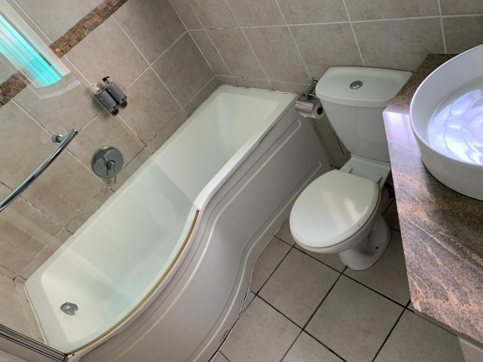 Bathroom 4, Umtamvuna River Lodge, Ugu