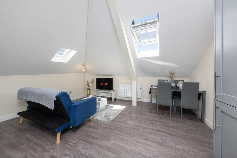 Bedroom 4, Spacious City Centre Penthouse Gem Cathedral View, Kent
