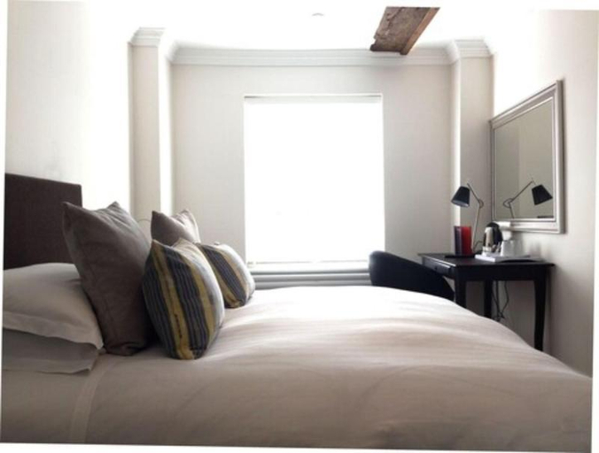 Bedroom 2, The Bell Inn Hotel, Thurrock