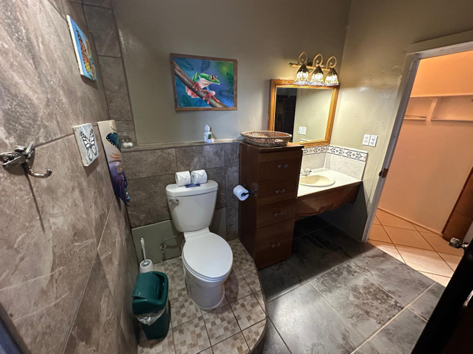 Bathroom 5, All Seasons Belize