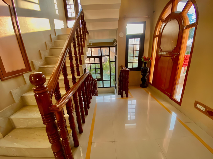 Others 4, The Upscale Inn, Srinagar