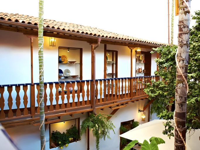 Exterior & Views