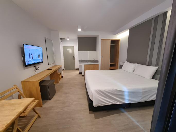 Bedroom 3, The Key Point Hotel, Din Dang