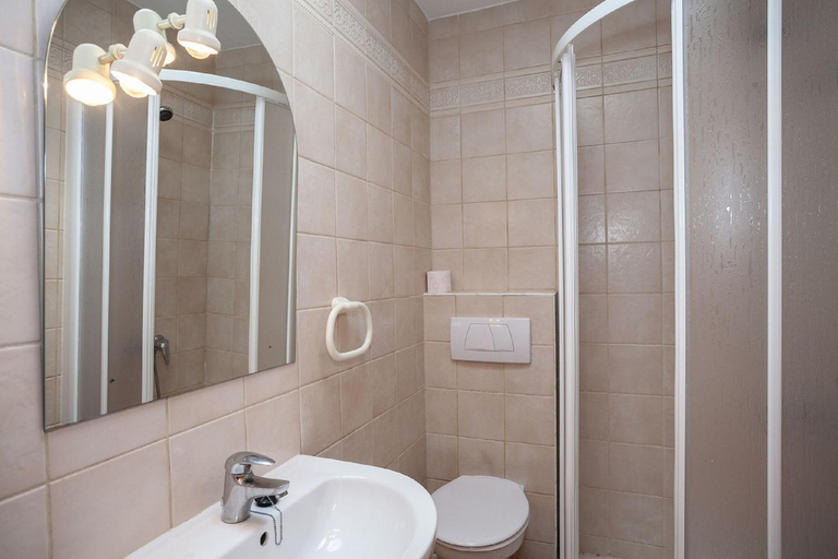 Bathroom 3, Apartment near the beach, big terrace with nice sea views, wifi and parking, Las Palmas