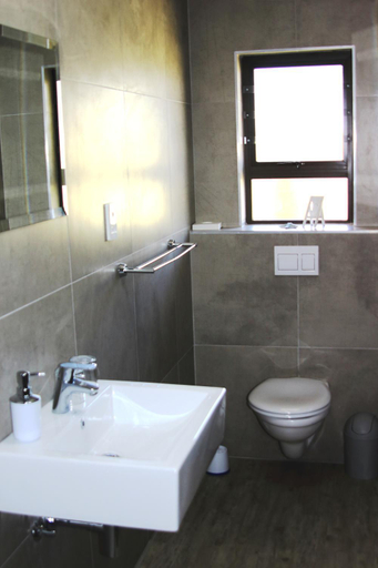 Bathroom 2, Desert Jackal Guesthouse, Swakopmund