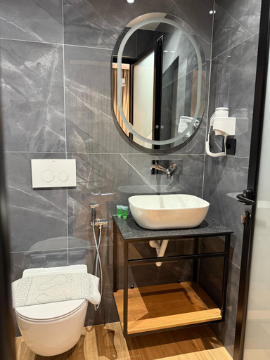 Bathroom 3, Afrimi Hotel, Sarandës