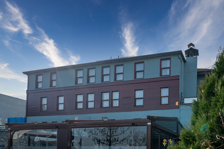 Exterior & Views