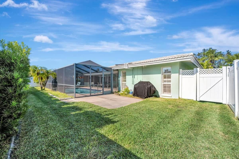 5, The Crown House 4b Pool Home 6 mins to IR Beach, Pinellas