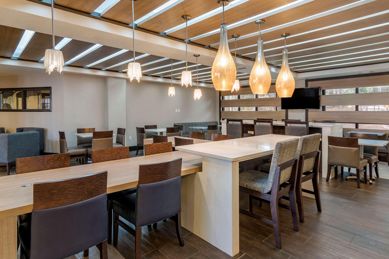 Food & Drinks 5, Comfort Suites Alpharetta/Roswell - Atlanta Area, Fulton