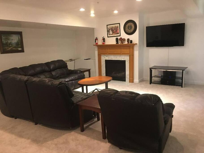 Others 5, SUITE A - Private Cozy, Spacious Suite with Private Bathroom, Prince George's
