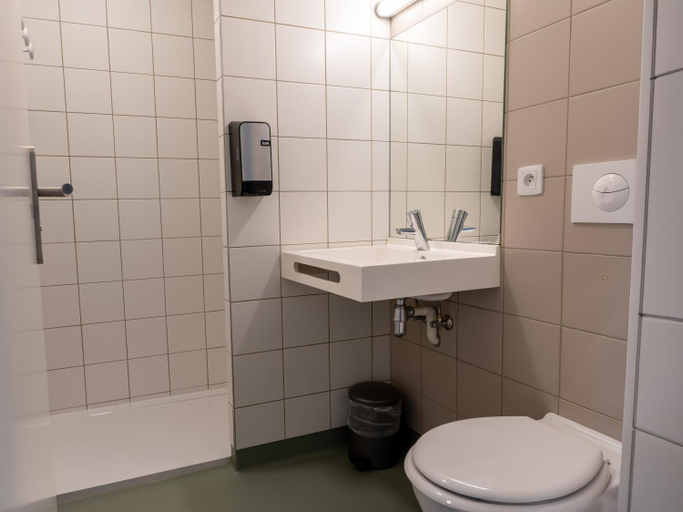 Bathroom 4, La Brasserie Hostel, Moselle