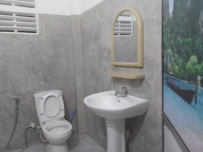 Bathroom 4, Pravindi Guest Home, Weligama