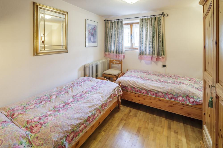 Bedroom 2, Villa Casanova, Belluno