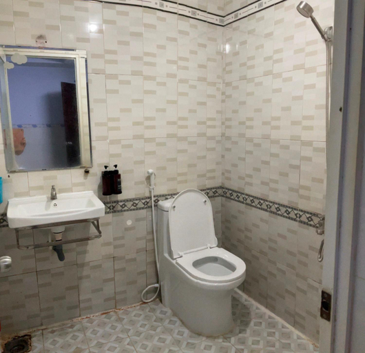 Bathroom 2, Phúc Lộc Thọ Hotel, Hóc Môn