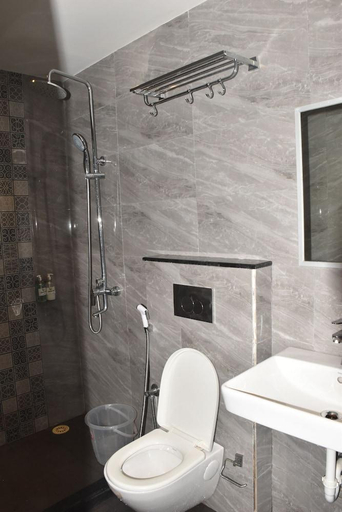 Bathroom 3, Hotel Crystal Urban Park, Khordha