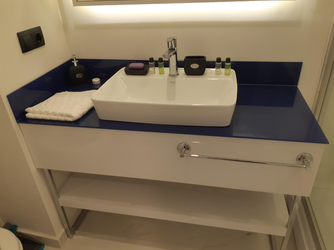Bathroom 4, Batumi City Apartments, Batumi