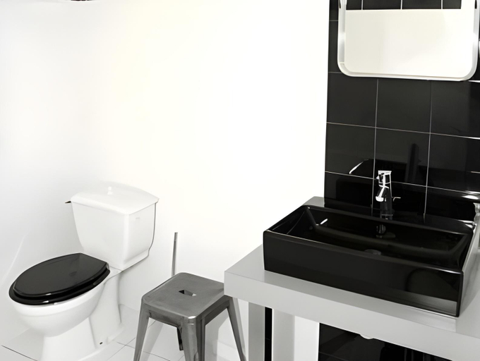 Bathroom 4, Hotel de Paris, Rhône