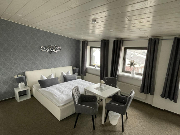 Bedroom 2, Hotel Schwanenburg, Kleve
